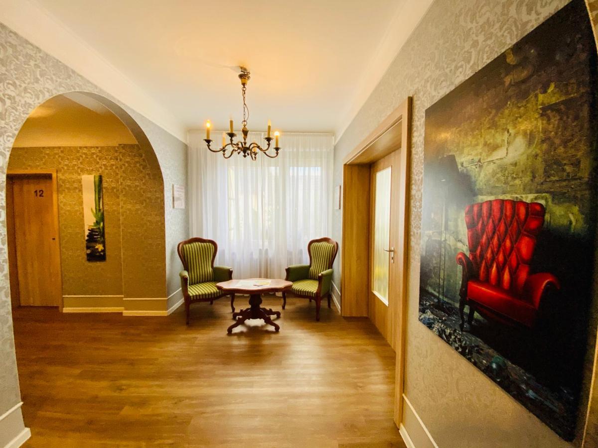 Gaestehaus Am Kurpark Hotel Garni Horn-Bad Meinberg Bagian luar foto