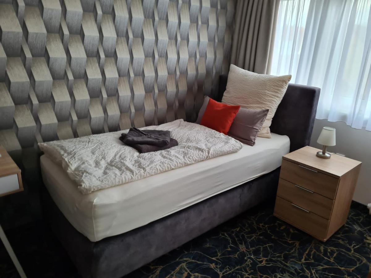 Gaestehaus Am Kurpark Hotel Garni Horn-Bad Meinberg Bagian luar foto