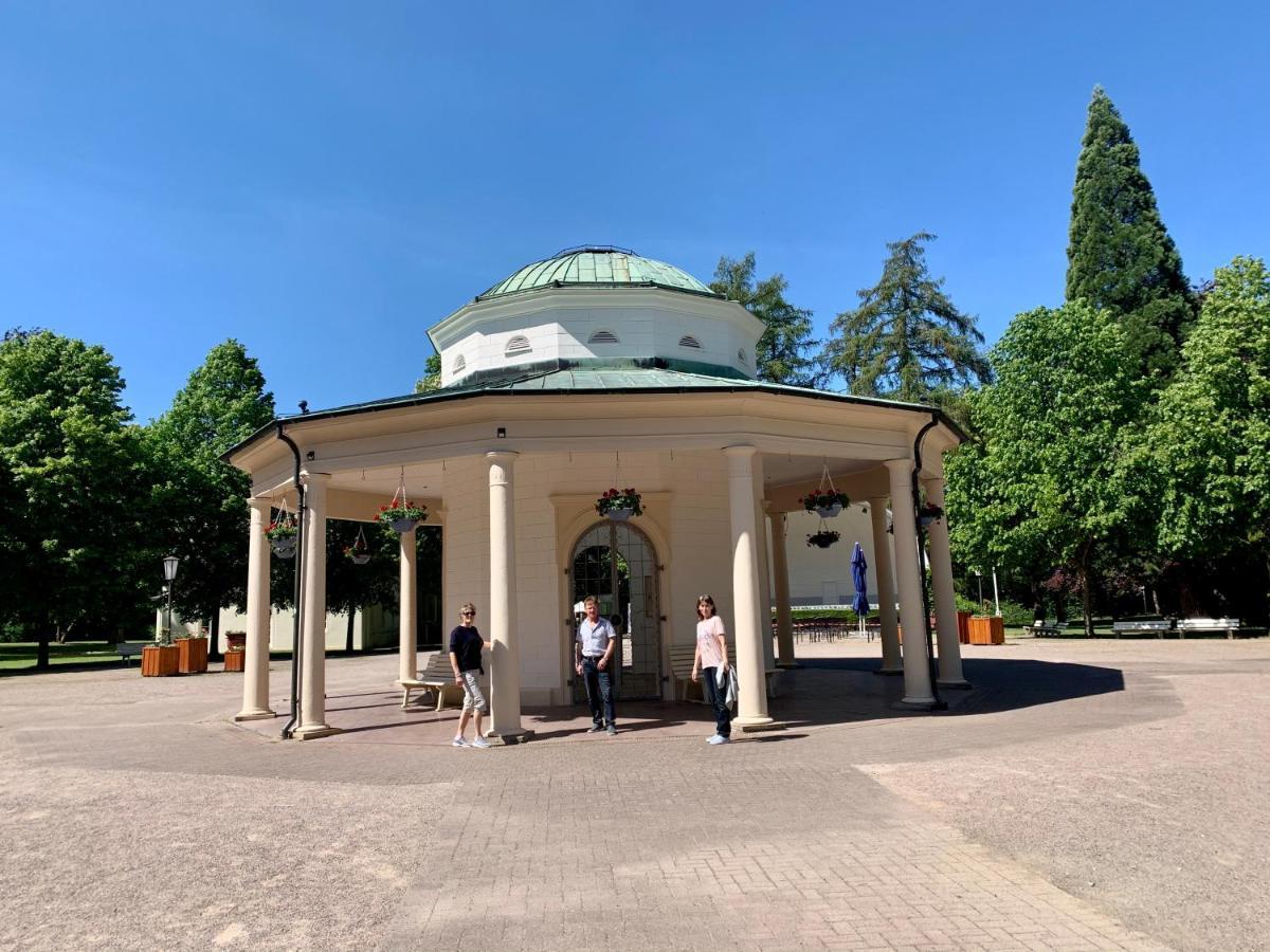 Gaestehaus Am Kurpark Hotel Garni Horn-Bad Meinberg Bagian luar foto